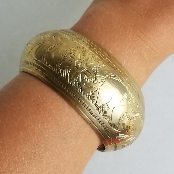 Fashion Jewelry Jewelry - Elephant Floral Engraved Chunky Bangle Bracelet
